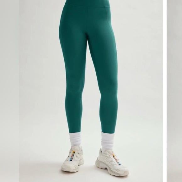 Girlfriend Collective Compressive
High Rise Leggings Paloma Sports Bra SET $150 - Picture 5 of 10